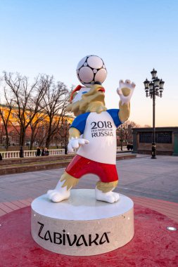 Moskova, Rusya-Apr14, 2018: Dünya Kupası maskotu olay gösterisinde Manezhnaya Meydanı ' April14, Moskova, Rusya 2018.