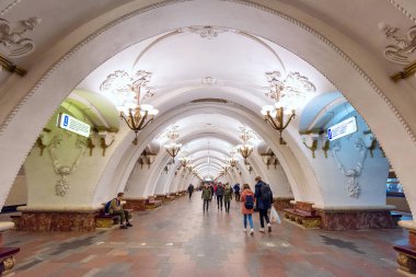 Moskova, Rusya-Apr8, 2018: April8, tarih iç Arbatskaya Metro İstasyonu'na, Moskova, Rusya 2018. Moskova metro istasyonları hızlı transit sistemi hizmet var çok güzel mimari tasarım.
