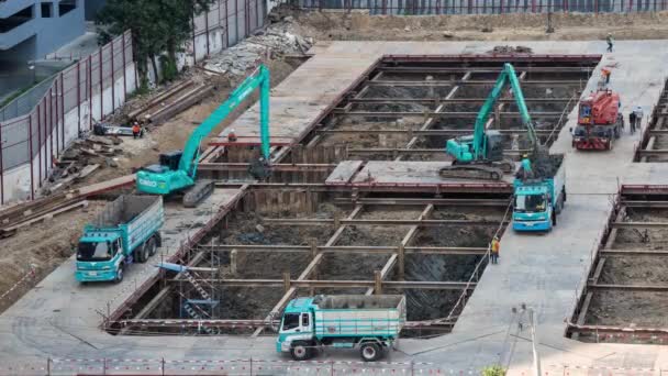 Vista Aérea Timelapse Video Del Sitio Construcción Con Retroexcavadora Camión — Vídeo de stock