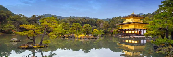 Panorama Pohled Kinkakuji Chrámu Chrám Zlatého Pavilonu Buddhistického Chrámu Kjótu — Stock fotografie