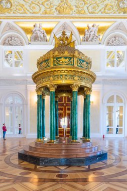 SAINT PETERSBURG, RUSSIA-APRIL 11,2018 : Malachite rotunda Hermitage in the State Hermitage, a museum of art and culture in Saint Petersburg, Russia. clipart