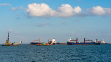 Avluya ana ulaşım kargo konteyner nakliye Singapur harbour, nakliye, lojistik konteyner gemisi 