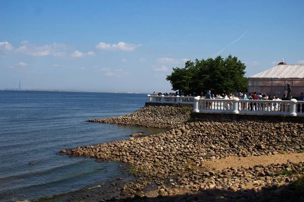 Embankment in the park of Petergof — Stock Photo, Image