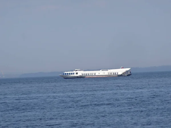 Suda gezi gemileri