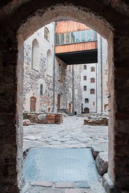 Turku Kalesi ya da Turun Linna, şehrin en eski ve en ünlü manzaralarından biri. Avludan bak.