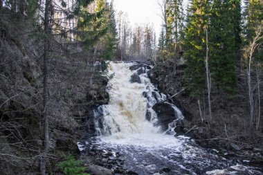 Jukankoski şelalesi Karelia 'nın güneyinde yer almaktadır. Avrupa 'nın en yüksek düz şelalelerinden biri..