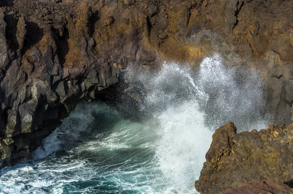 Los Hervideros Lanzarote Kanarya Adaları Spanya Heybetli Dalgaları — Stok fotoğraf