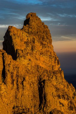 Pico de las Nieves altın güneş ışığı altında