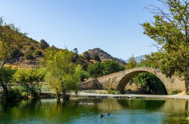 Megalopotamos, çevre Preveli, Crete üzerinde eski Venedik köprü
