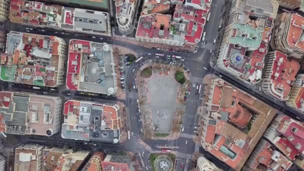 Spanje, Valencia luchtfoto schieten, vogel-eye view op rode daken, wegen en pleinen — Stockvideo