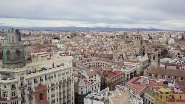 España, tiro aéreo valenciano, vista de pájaro en tejados rojos, caminos y plazas — Vídeos de Stock