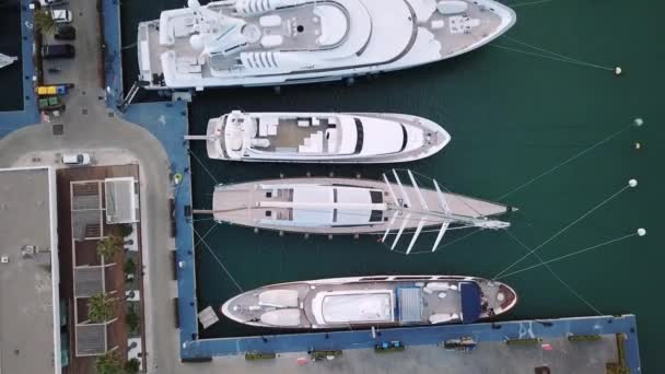 Spanien, Valencia Luftaufnahmen, Vogelperspektive auf Hafen, Segelboote, Yachten, Bucht — Stockvideo