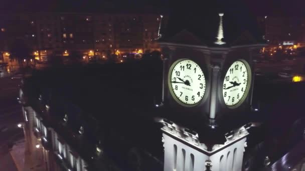 Spagna, Valencia, ripresa aerea, veduta della torre alta con orologio notturno — Video Stock