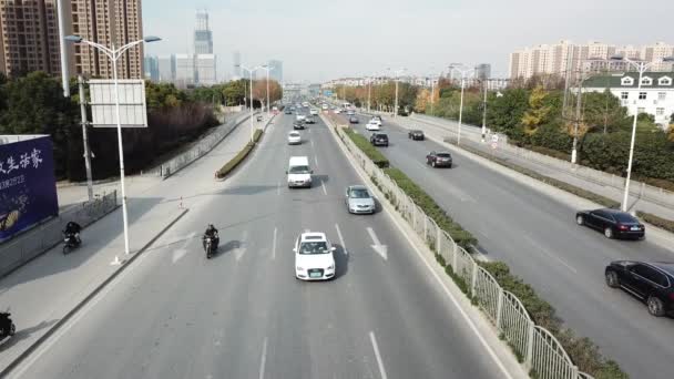 Timelapse luchtfoto schieten van het verkeer op grote industriële chinnese stad — Stockvideo