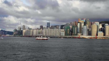 gemi ve büyük şehir zemin denizle mavna yelken