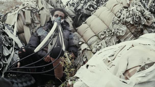 Postapocalypse, lonely young woman sits amid the garbage dump, ruins — Stock Video