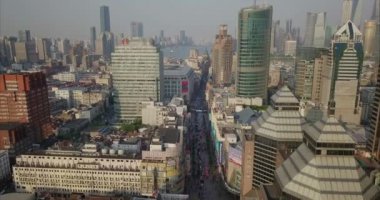 Shanghai, Çin - yaklaşık Şubat, 2018: alışveriş caddesi yürüyüş insanların kalabalıklar