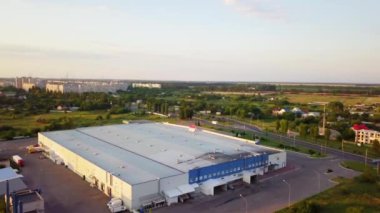 Alışveriş merkezinin büyük superstock havadan görünümü.