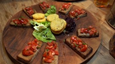 Lüks Restoranda Lezzetli Yemek Tabağı.