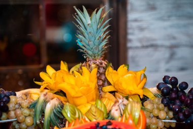 restoran süslemeleri, güzel meyveler, tatlılar, pasta, olay, dekor, parti, düğün dışarı koydu