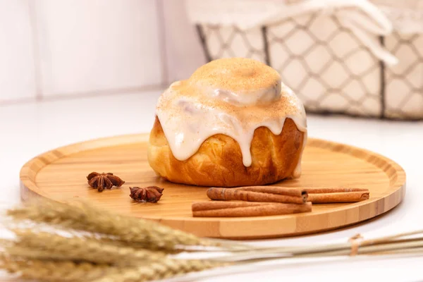 Baba Ron Tradicional Rusa Pastel Dulce Con Pasas Nueces Canela — Foto de Stock