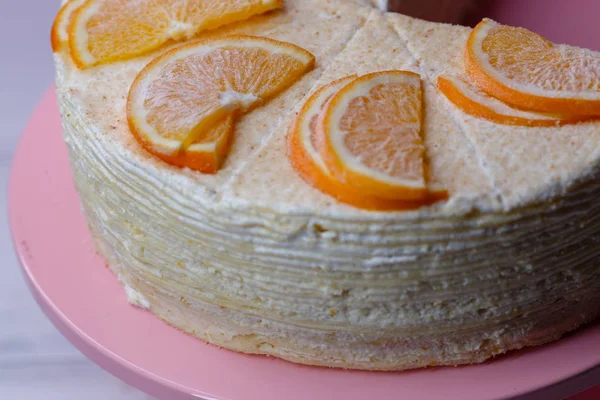 Zelfgemaakte Pannenkoek Romige Cake Met Witte Delicate Crème Sinaasappelen Een Stockafbeelding
