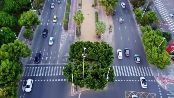 空中视频画面显示 在高峰时段 道路拥挤车辆 城市汽车在道路上超速行驶 被无人机拍摄 在瓦伦西亚拍摄 西班牙 — 图库视频影像