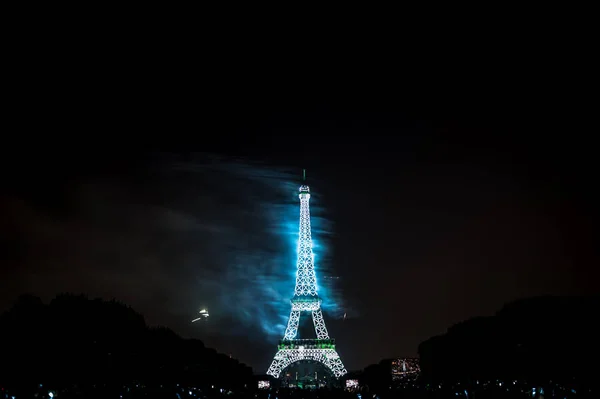 Bastille günü 2018 Paris, Fransa için 14 Temmuz 2018. Havai fişek ve Eyfel Kulesi Paris, Fransa'dan üzerinde 14 Temmuz 2018, Mars'ın alanı (Champ de Mars Fransız ulusal günü)