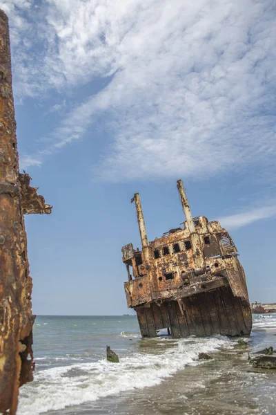 mezarlık - terkedilmiş gemiler leşleri Atlantik Okyanusu, Angola, Afrika'da gemi