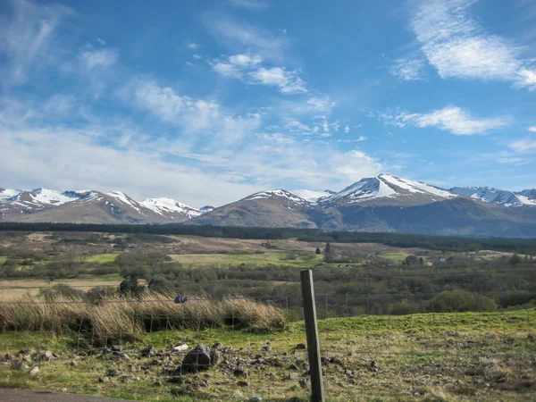 Υψίπεδα Scotland_ Βουνά Τοπίο Φόντο Μπλε Θολό Sky_ Μεγάλη Θέα — Φωτογραφία Αρχείου