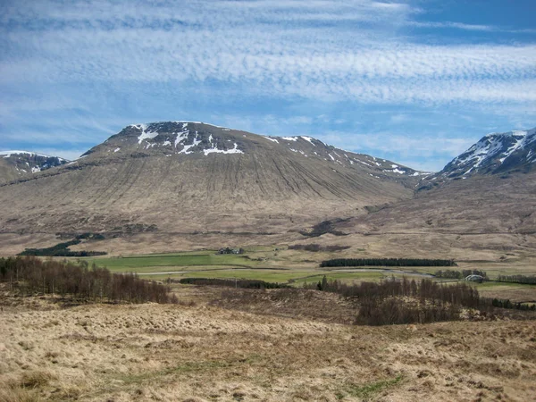Highlands Scotland Mountains Paisagem Fundo Com Azul Céu Nublado Grande — Fotografia de Stock