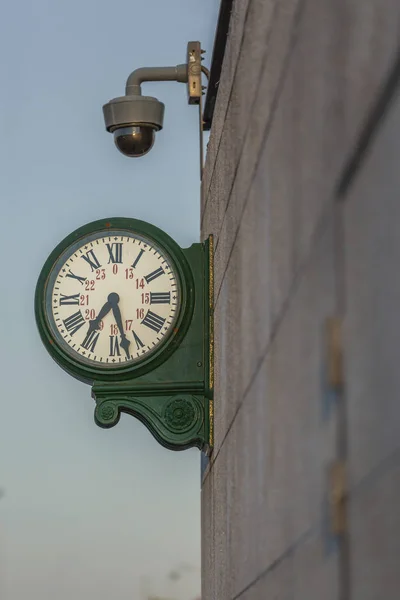 Relógio Parede Rua Metálico Estilo Clássico Redondo Ornamentado — Fotografia de Stock