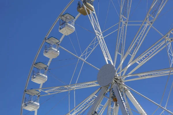 Rueda Ferris Gigante Con Sillas Estructura Metálica Elemento Recreativo Cerca — Foto de Stock