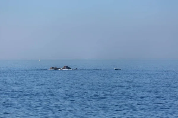 Vista Del Océano Atlántico Con Mar Barco Rocas Costa Leca — Foto de Stock