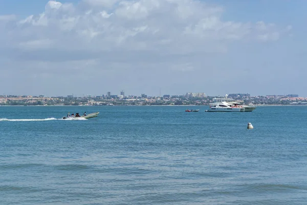 Kijk Het Strand Boten Het Water Het Eiland Mussulo Luanda — Stockfoto