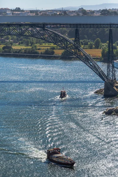 View of the river Douro and the bridges D. Maria Pia and the Infante, banks and boats sailing on the river — Stock Photo, Image