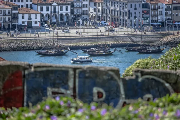 Porto Portugali 2018 Näkymä Douro Joella Rabelo Veneillä Gaia Kaupungilla — kuvapankkivalokuva