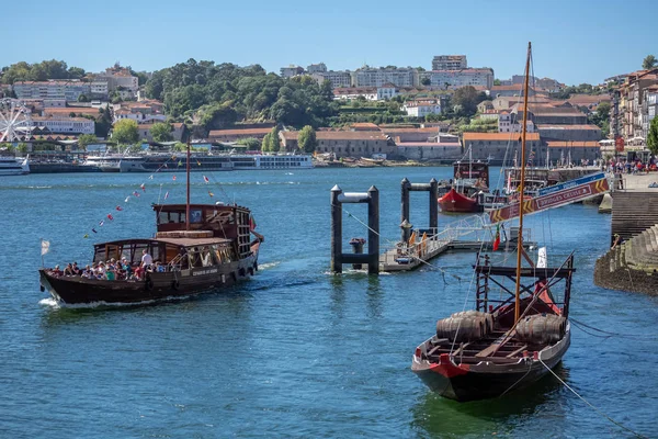 Porto Portugal 2018 Uitzicht Rivier Douro Met Recreatieve Boten Zeilen — Stockfoto