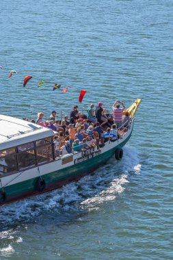 Porto/Portekiz-10/02/2018: eğlence tekne yelken, turistik turları için ile nehir Douro görünümünü