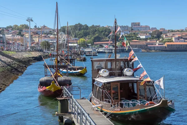 Porto Portugal 2018 Uitzicht Rivier Douro Met Recreatieve Boot Rabelo — Stockfoto
