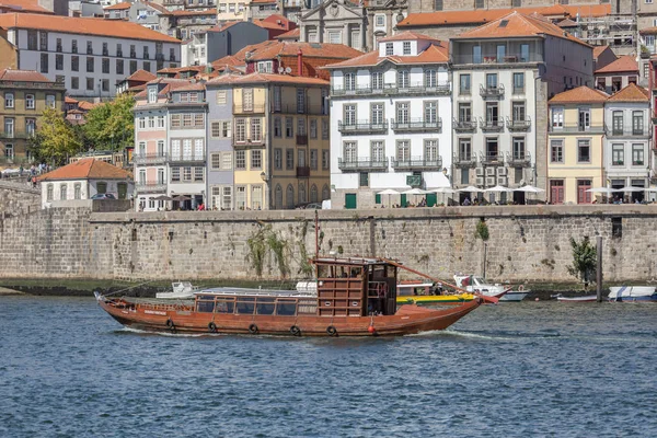 Porto Portugal 2018 Vista Rio Douro Com Barco Recreio Para — Fotografia de Stock
