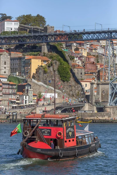 Porto Portugal 2018 Uitzicht Rivier Douro Met Recreatieve Boot Zeilen — Stockfoto