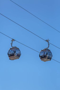 Gaia/Porto/Portekiz - 10 01 2018: Görünüm hava tramvay, teleferik, sokakta şehir merkezinde turist alan Gaia şehir Merkezi'nde olacak