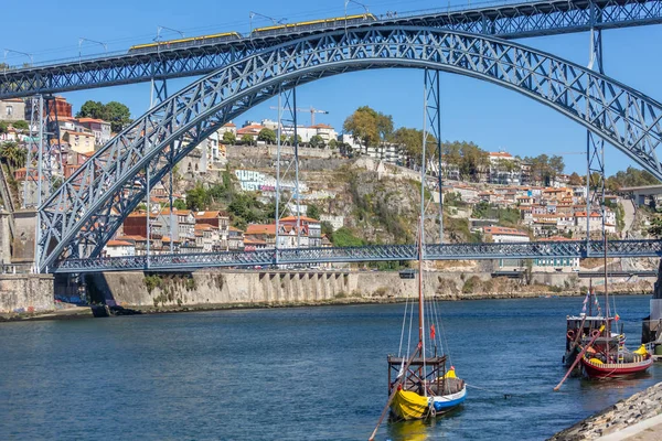 Porto Portugalia 2018 Widok Rzeki Douro Łodzi Rabelo Transportu Wina — Zdjęcie stockowe