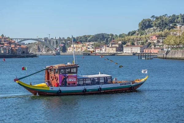 Porto Portugal 2018 Uitzicht Rivier Douro Met Recreatieve Boot Zeilen — Stockfoto