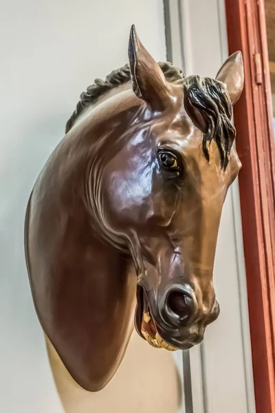 Oporto Portugal 2018 Vista Escultura Cabeza Del Caballo Expuesta Una —  Fotos de Stock