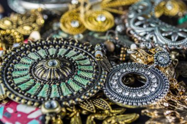 Ayrıntılı bir görünümünü çeşitli takı ve'den aksesuarlar...