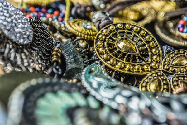 Ayrıntılı bir görünümünü çeşitli takı ve'den aksesuarlar...