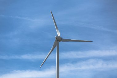 Rüzgar türbinleri dağlar, Portekiz üzerine ayrıntılı görünüm...