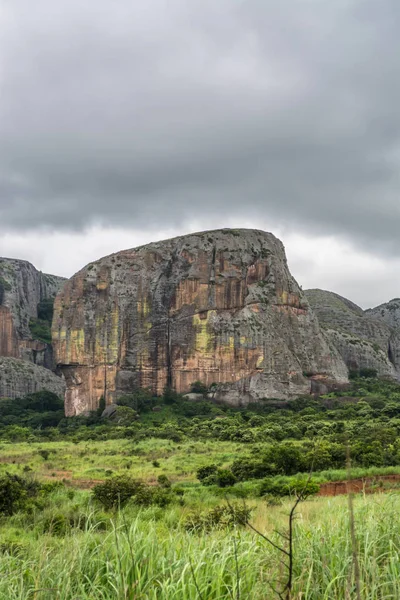 Visa Bergen Pungo Andongo Pedras Negras Svarta Stenar Enorma Geologiska — Stockfoto